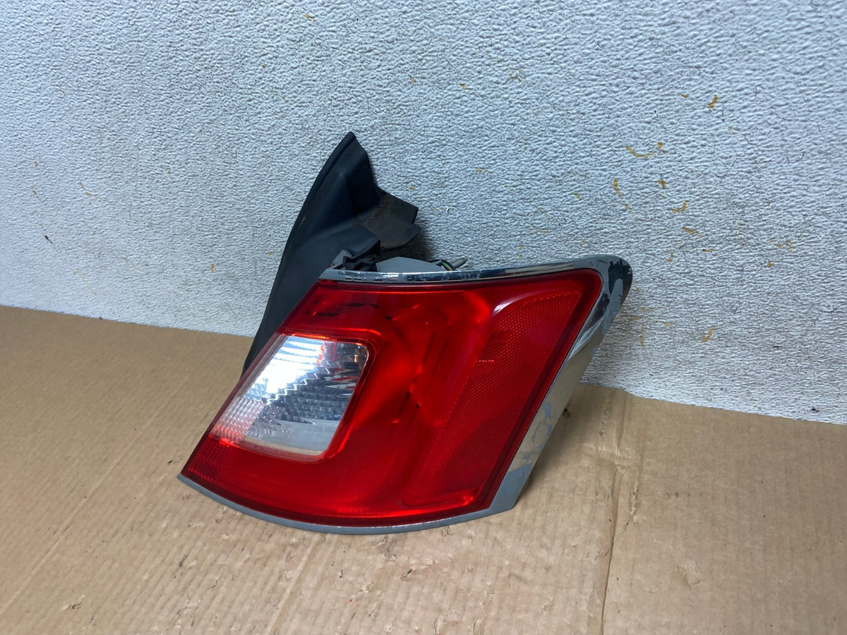 2010 to 2012 Ford Taurus Right Passenger Rh Side Tail Light AI6537 LK1