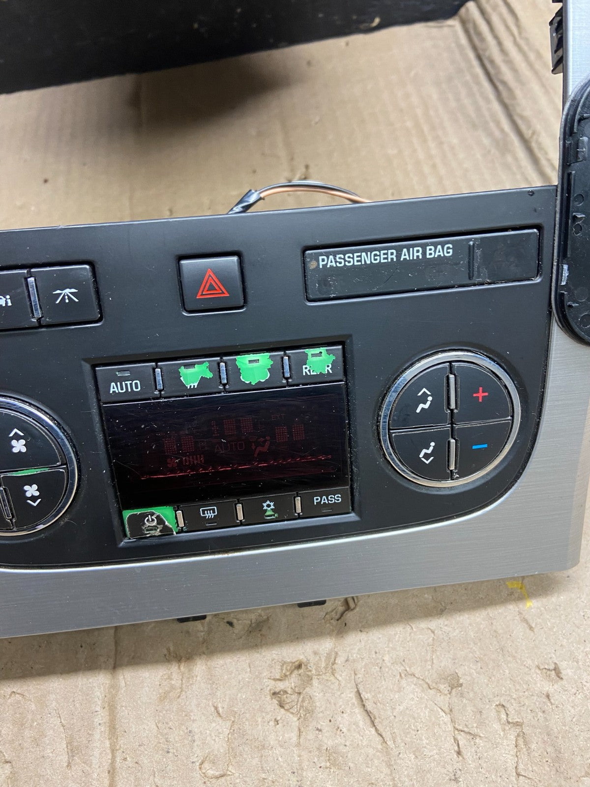 2007 - 2012 GMC Acadia A/C Heater Climate Control Radio Panel Bezel OEM X1909 DG1