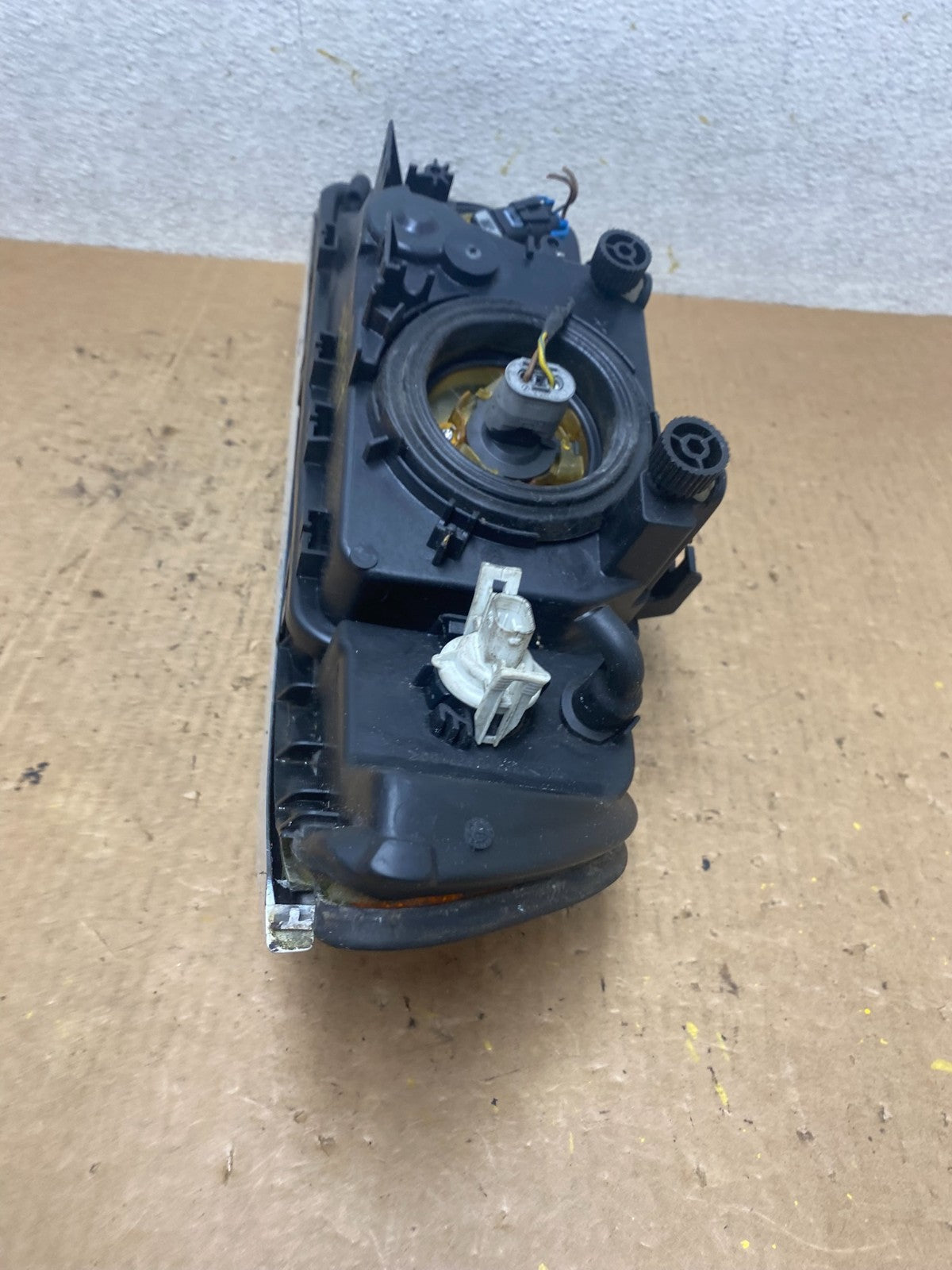 1997 - 2000 BMW E39 5 Series Headlight Right Passenger RH Halogen OEM Q7977 DW4