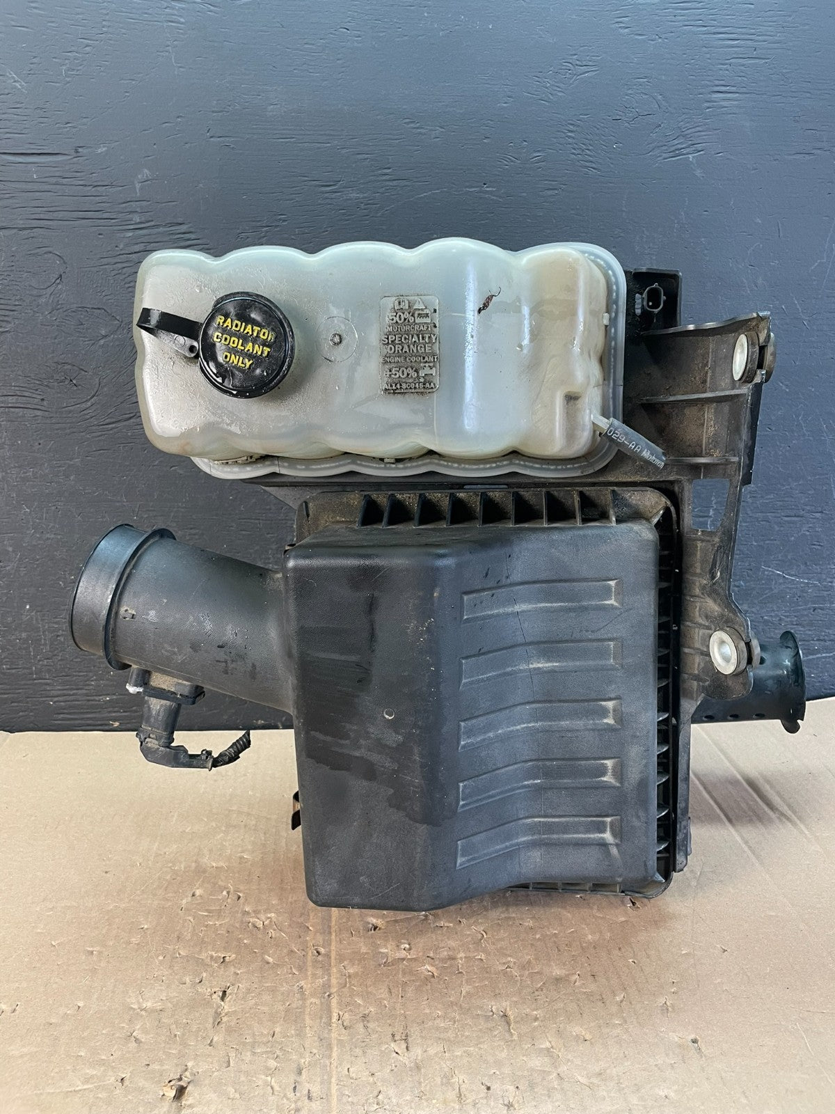 2009 to 2010 Ford Expedition Air Intake Cleaner Box Coolant Bottle AD8270 DG0