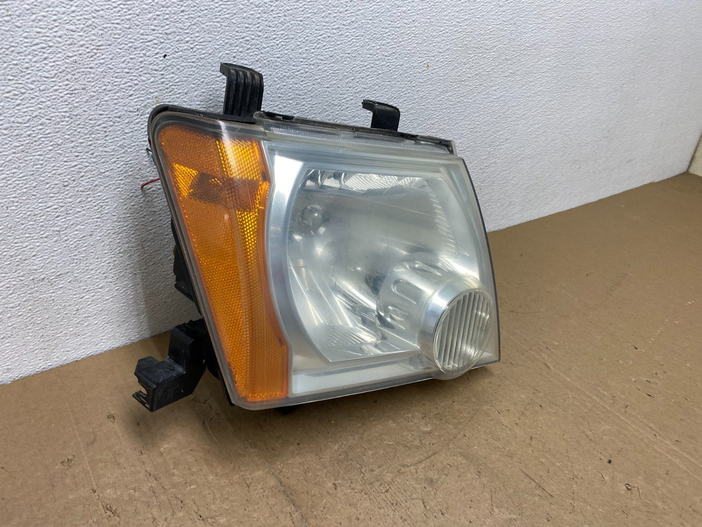 2005-2015 Nissan Xterra Right Passenger RH Headlight AC6085 DW2