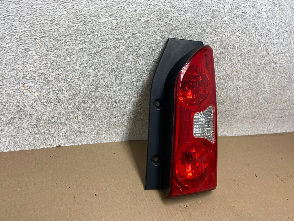 2005 to 2015 Nissan Xterra Right Passenger Rh Side Tail light AH5704 LK1