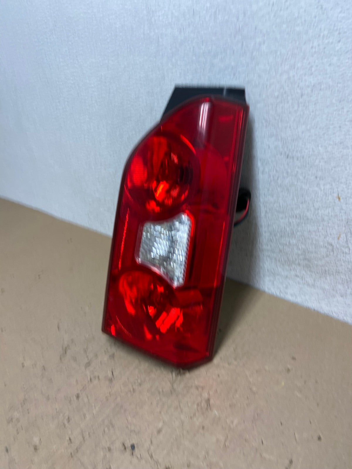 2005 to 2015 Nissan Xterra Right Passenger Rh Side Tail light AE9798 LK1