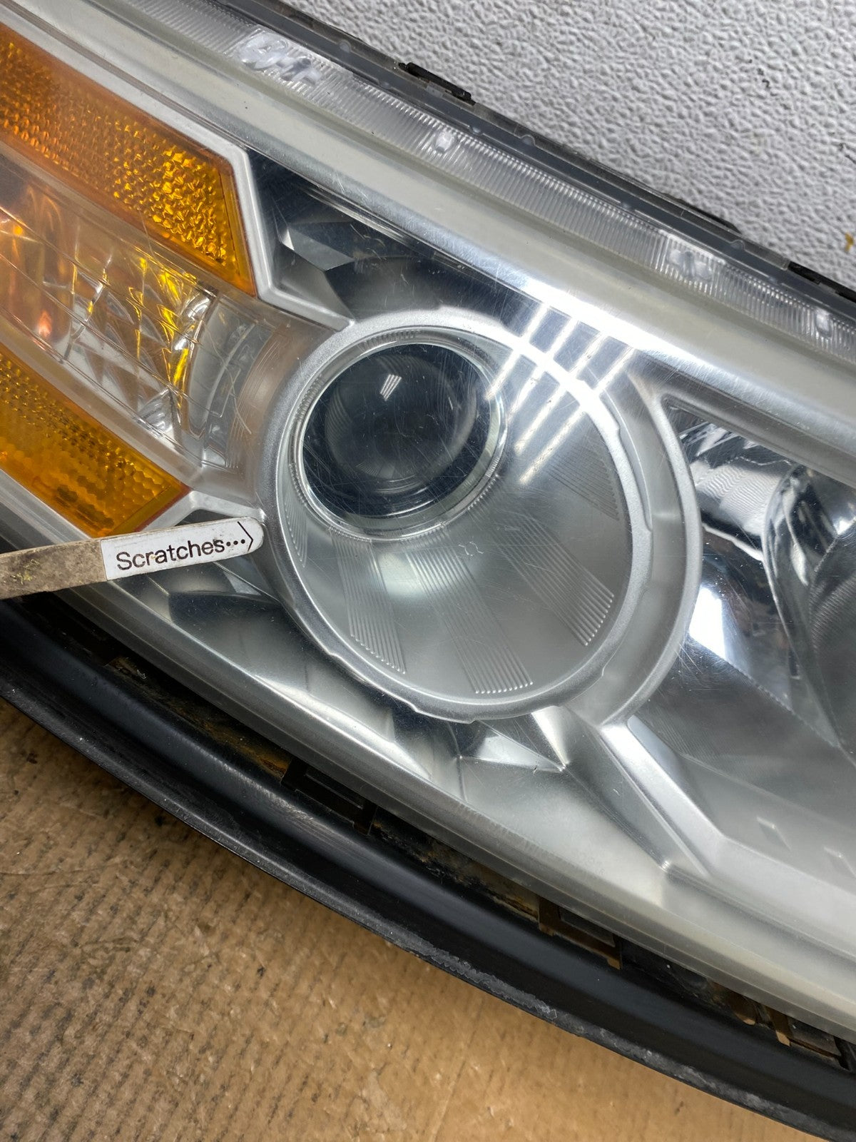 2011 to 2013 Honda Odyssey Front Right Passenger Headlight Halogen AE1240 DW3
