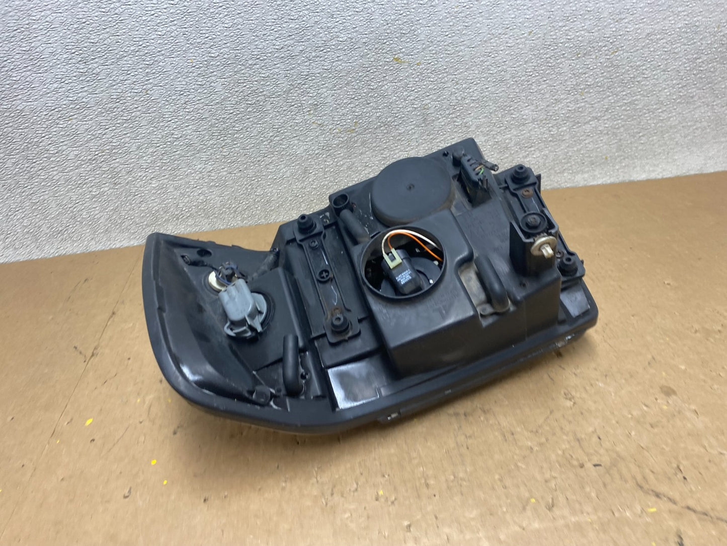 2002 to 2009 Gmc Envoy Right Passenger RH Side Headlight Halogen Z7914 DW6