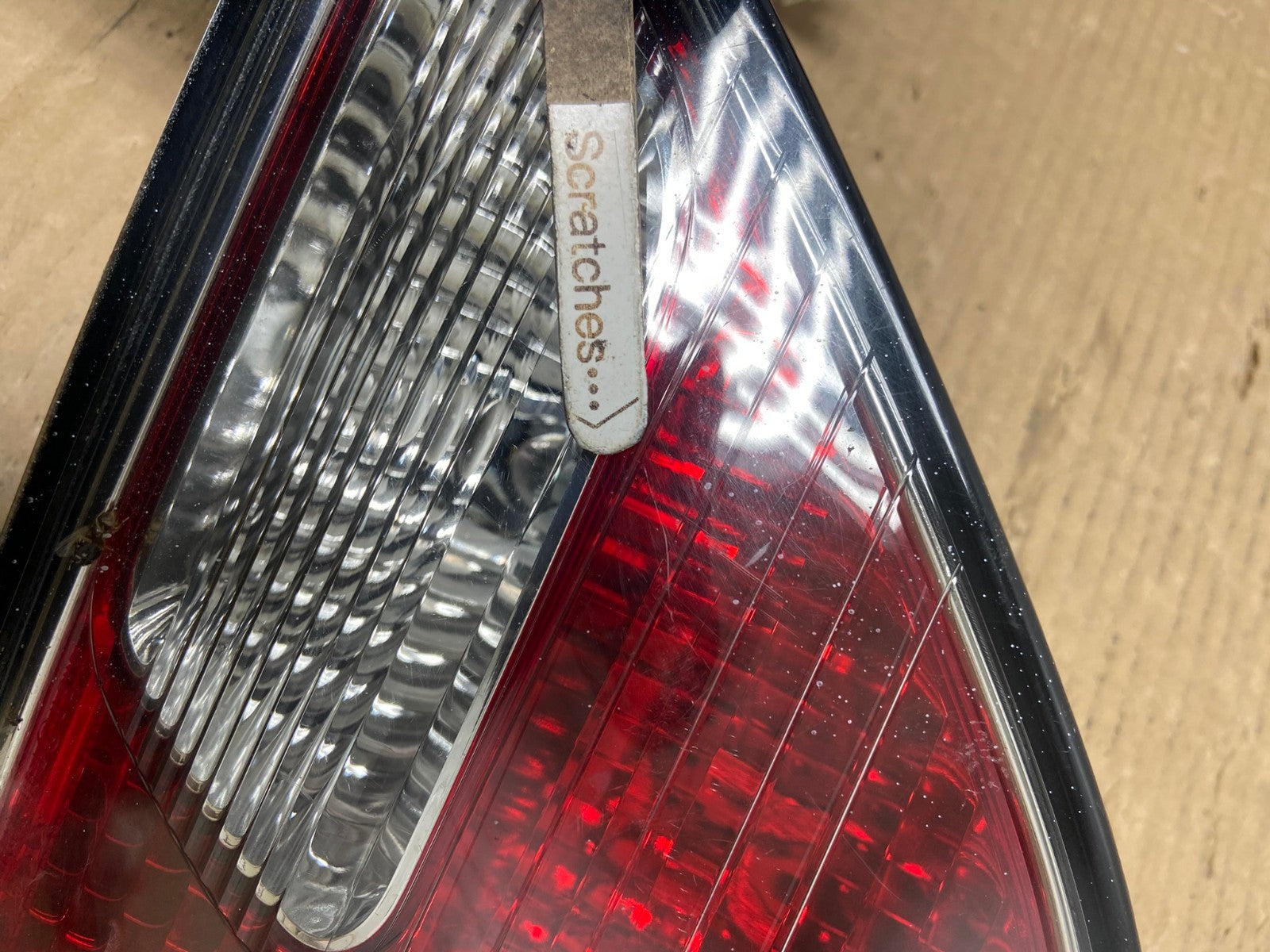 2002 2003 2004 Lexus Es300 Es330 Right Passenger Inner Tail Light AH0599 LK3