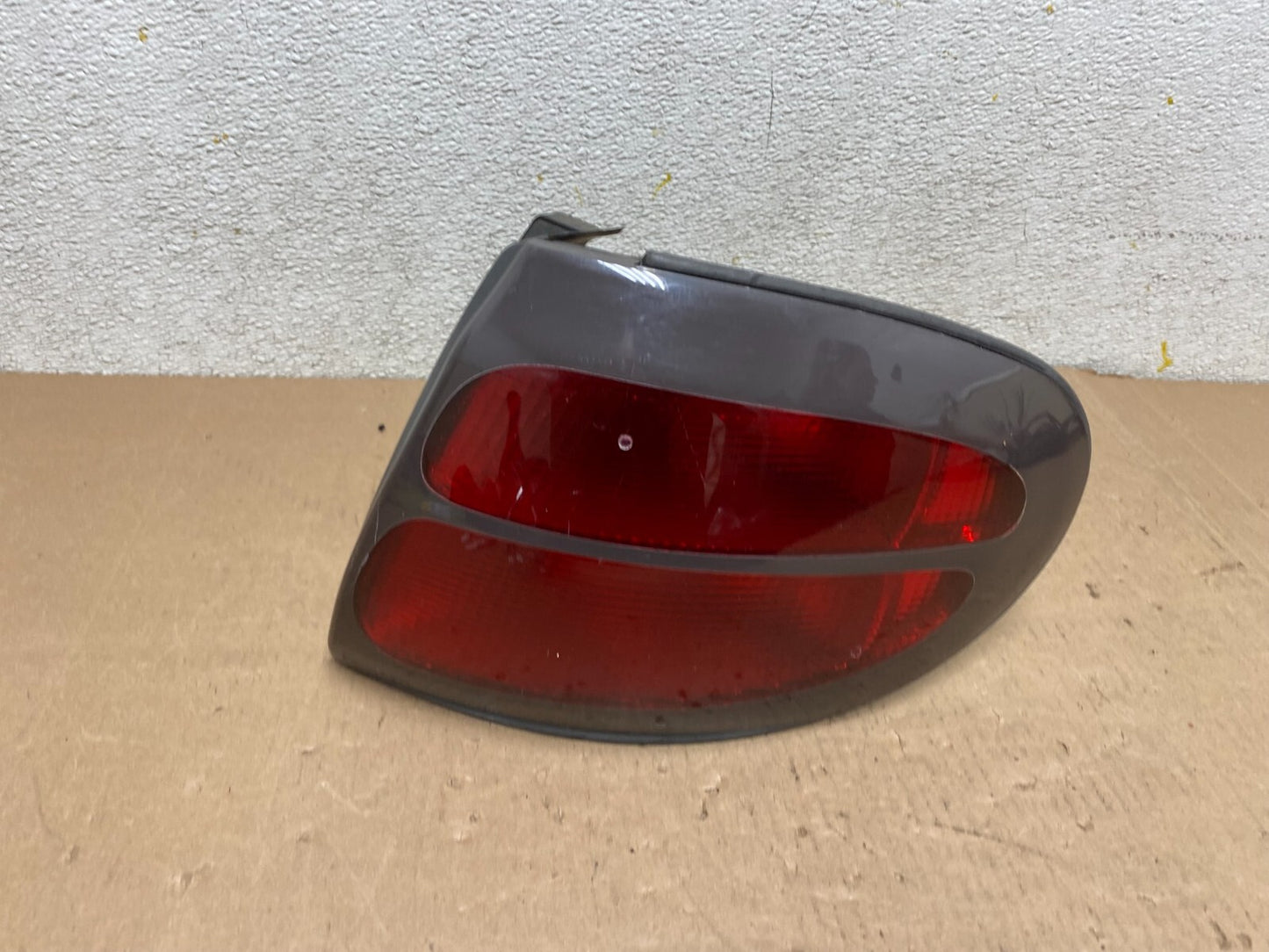1998 to 1999 Ford Taurus Wagon Right Passenger RH Side Tail Light M2027 DG0