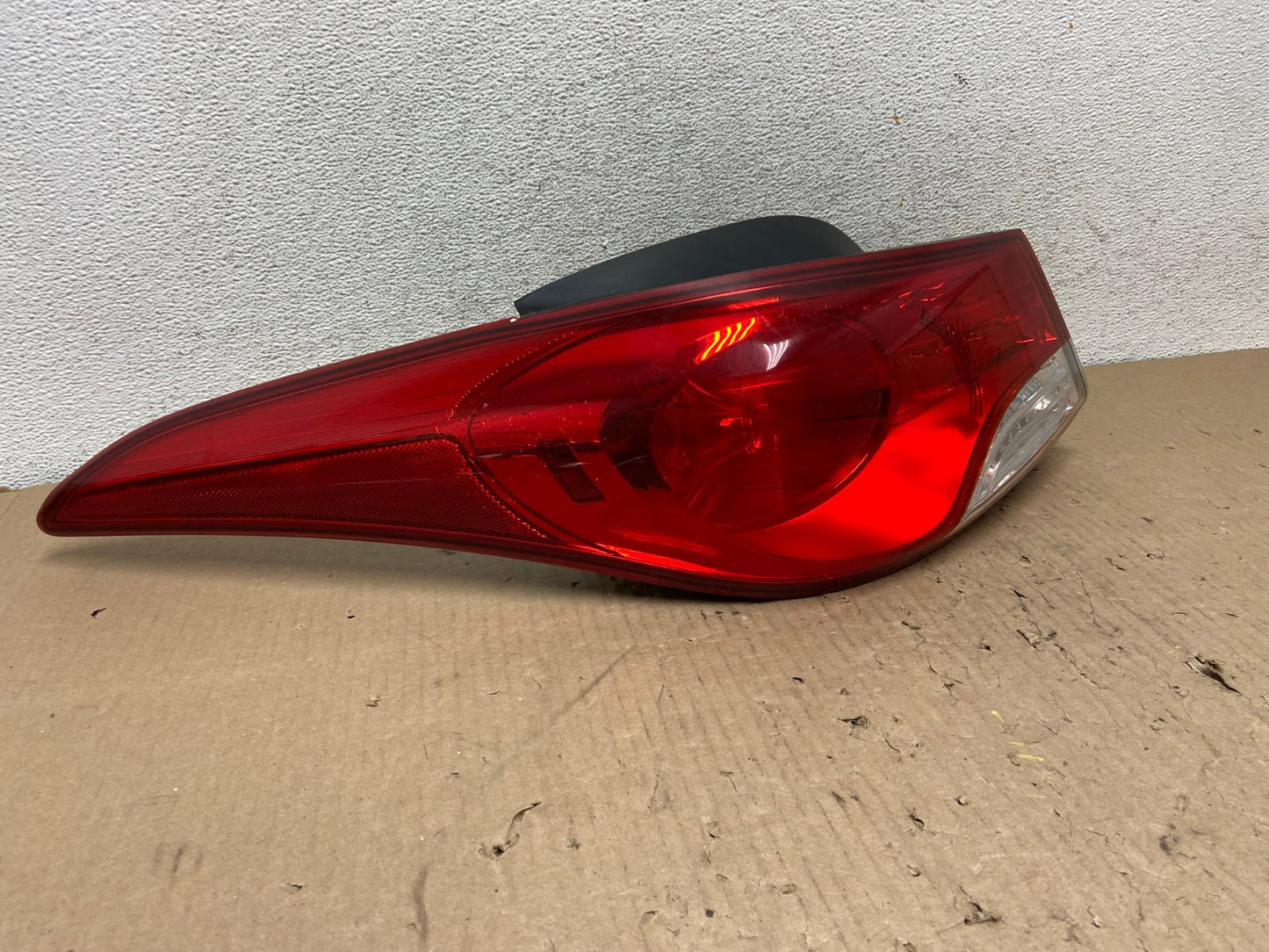 2011 2012 2013 Hyundai Elantra Sedan Left Driver Side Tail Light AG8056 LK0