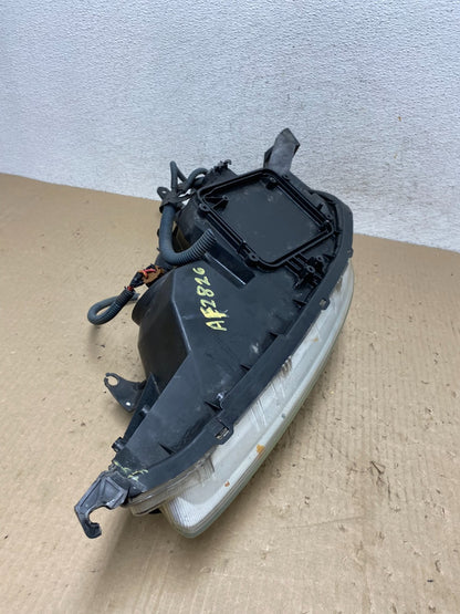 2004-2005 Toyota Sienna Right Passenger Halogen Headlight AF2826 DW10