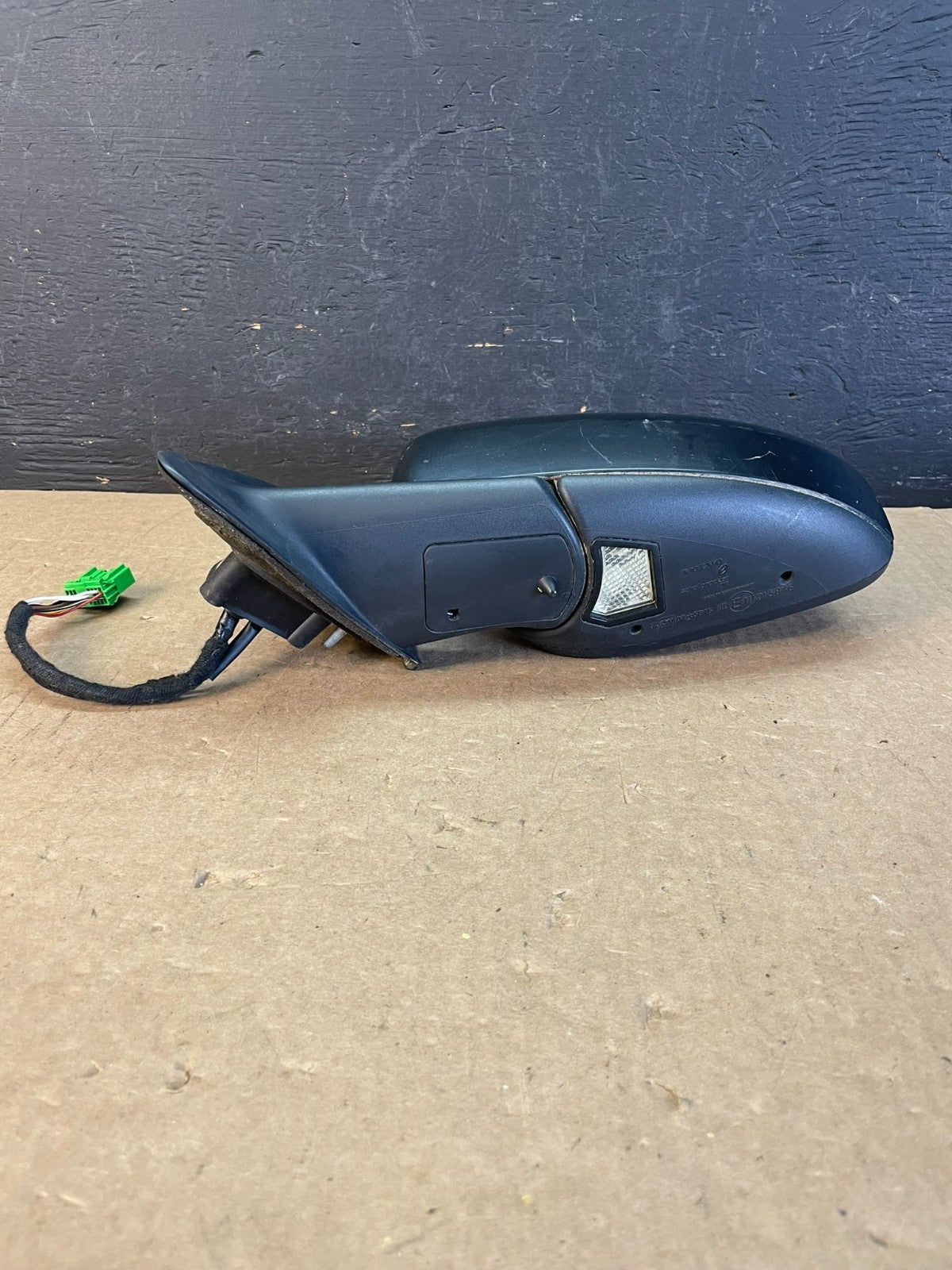 2000 to 2004 Volvo V70 Left Driver Side Mirror E11015846 AD03553