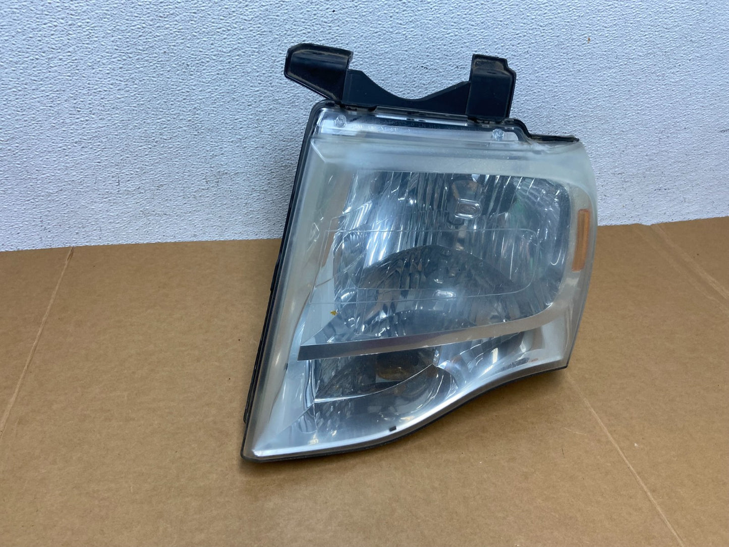 2007 - 2014 Ford Expedition Left Driver LH Side Headlight Halogen AD8872 DW2