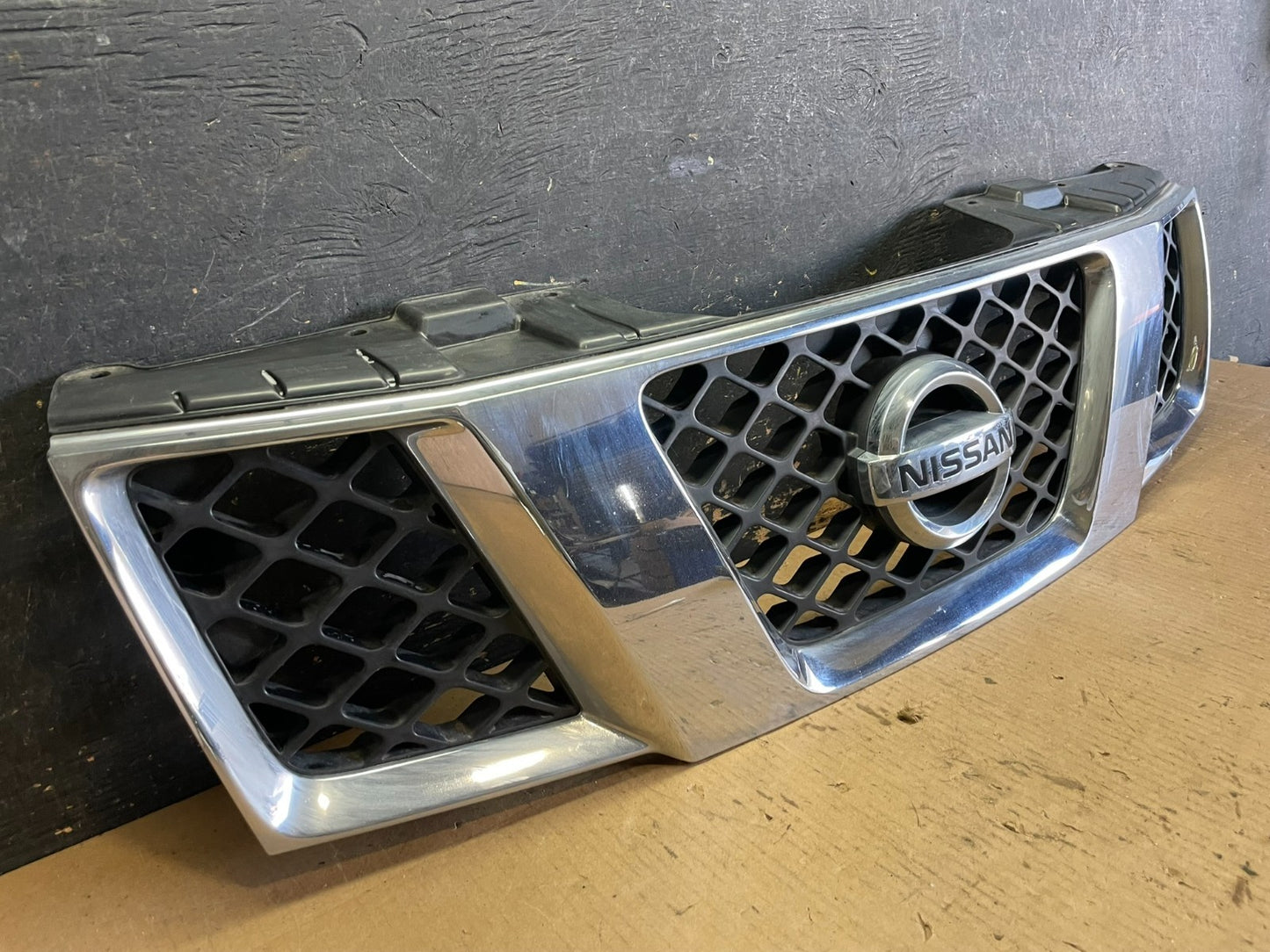 2005 2006 2007 Nissan Pathfinder Chrome Front Upper Grill Grille Oem AA2468 DG1