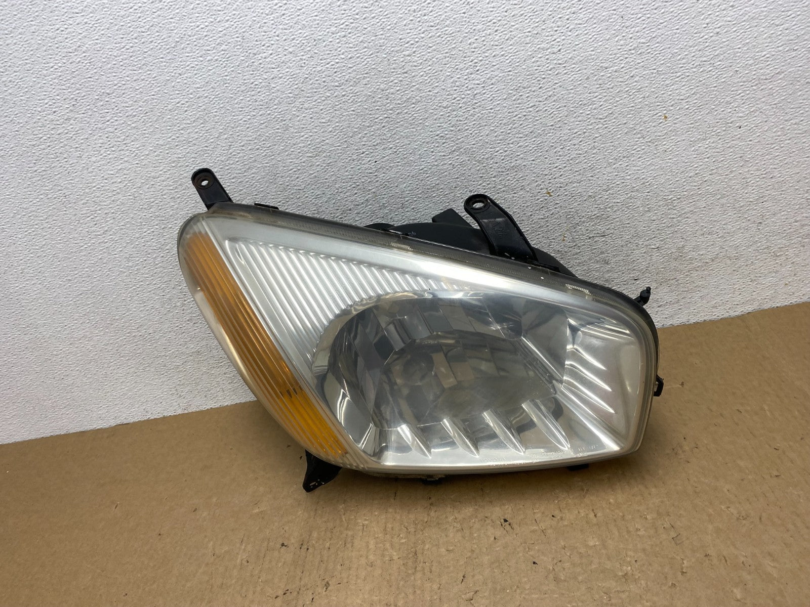 2001 to 2003 Toyota Rav4 Right Passenger RH Side Headlight Halogen AF9826 DW0