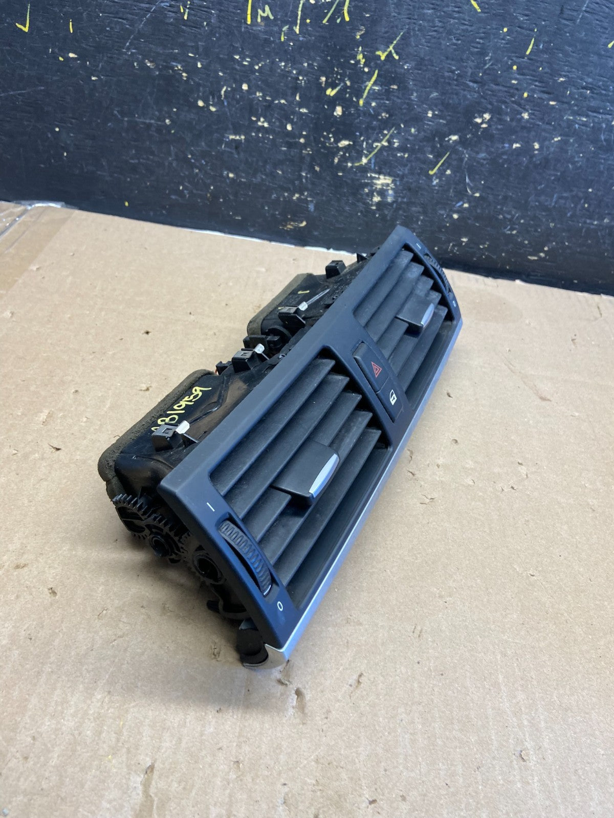 2007 to 2013 BMW X5 X6 Center Console Dash Air Vent OEM Ab1959 DG1