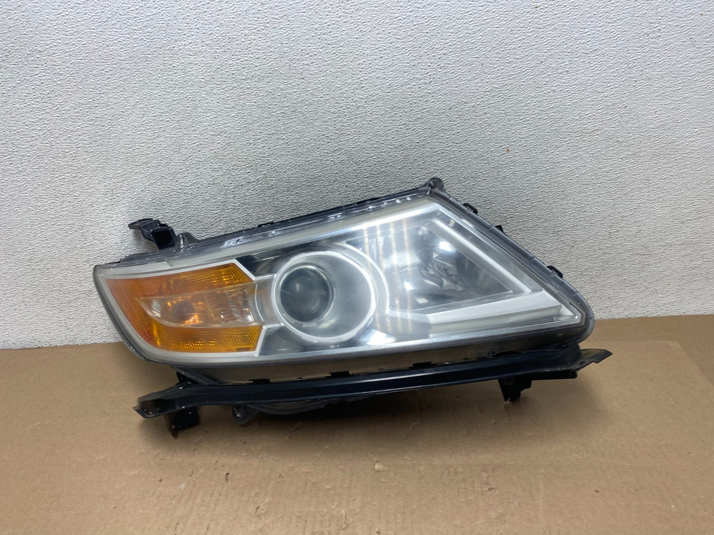 2011 to 2013 Honda Odyssey Front Right Passenger Headlight Halogen AG5779 DW0