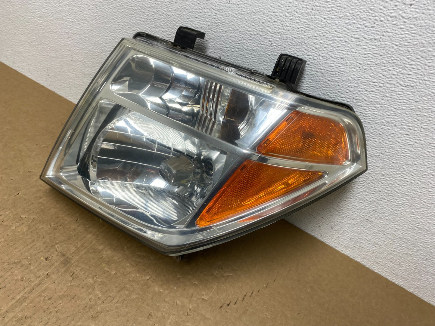 2005-2007 Nissan Pathfinder Halogen Headlight Left Driver LH AC1295 DW1