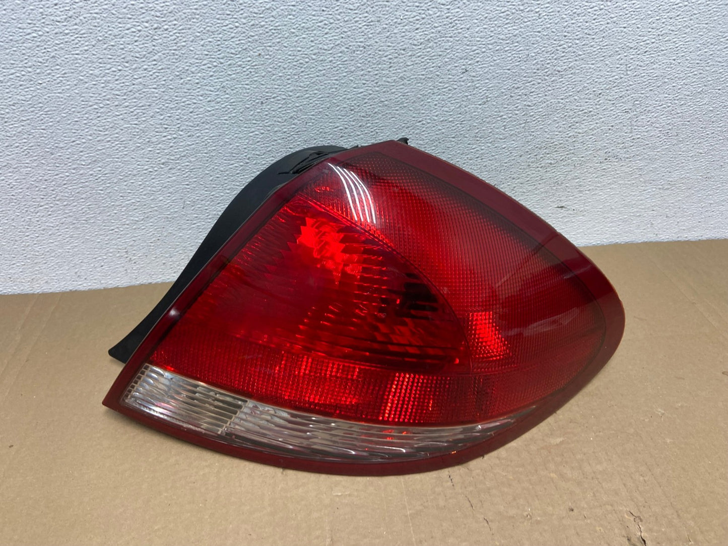 2004 2005 2006 2007  Ford Taurus Right Passenger Side Tail Light OEM AC3778 LK0