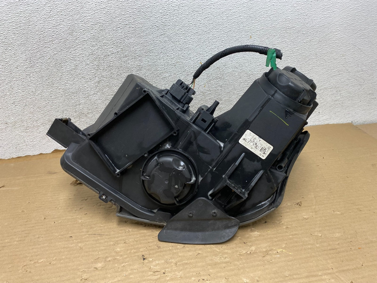 2003 to 2007 Cadillac CTS Right Passenger RH Halogen Headlight AG8234 DW8