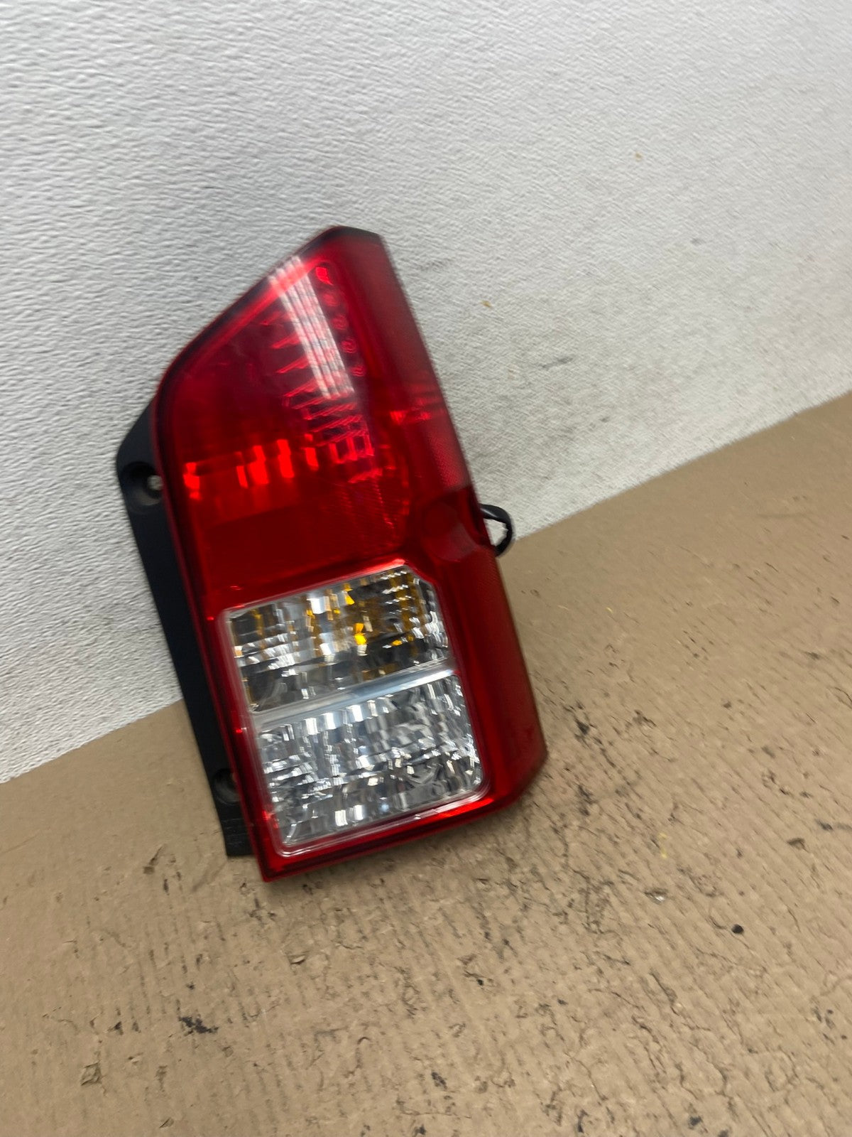 2005 to 2012 Nissan Pathfinder Right Passenger RH Side Tail Light AF7132 LK2
