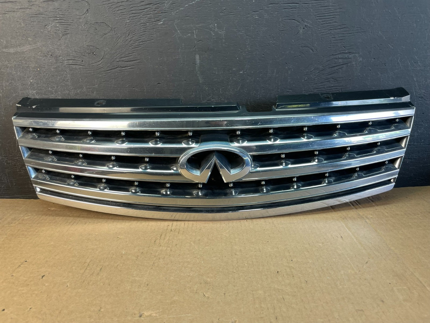 2004 to 2007 Infiniti M35 Front Upper Bumper Grille Grill 62310-EG600 AD0257 DG0
