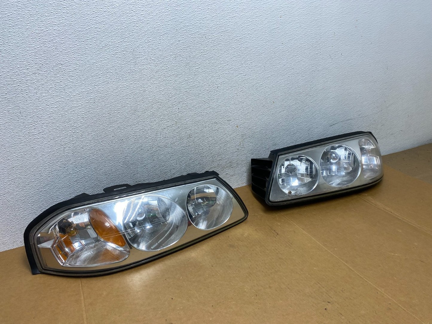 2000-2005 Chevrolet Impala Left+Right Set Headlights Halogen AD8949 DW2
