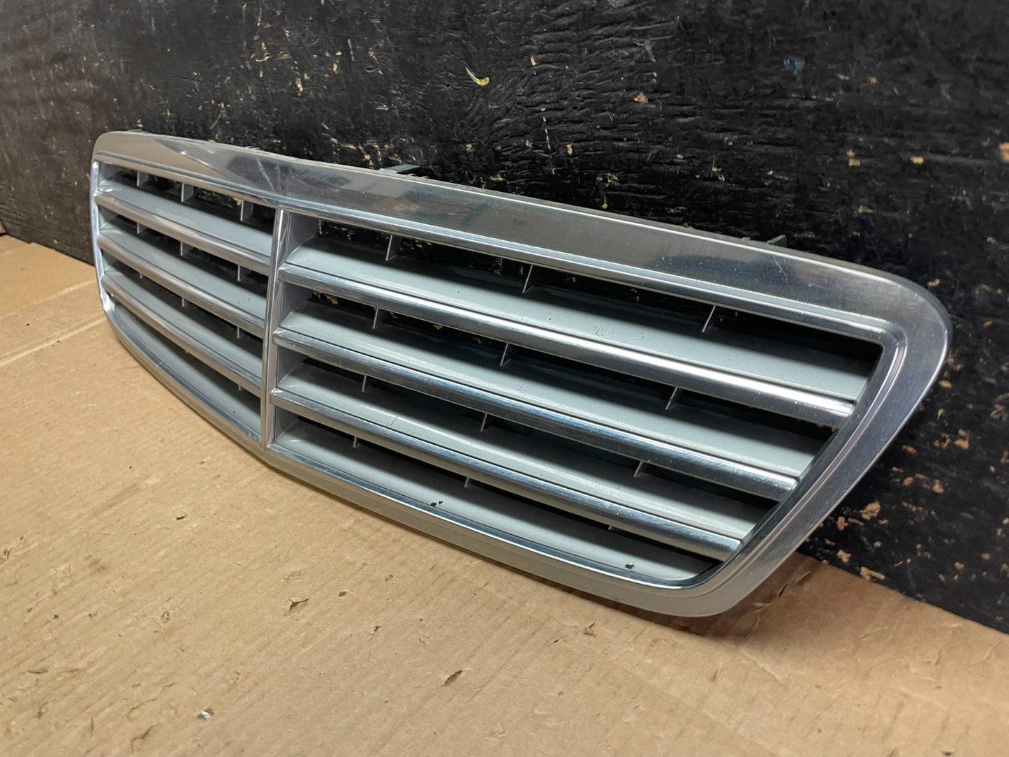 2001 to 2007 Mercedes C-Class Front Upper Grill Grille OEM AB3188 DG2