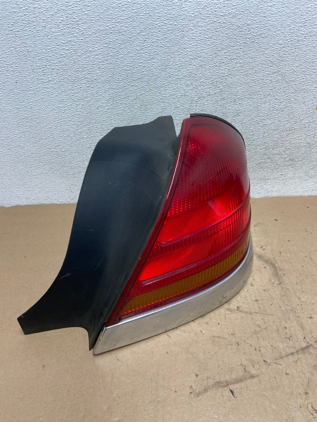 1998-2003 Ford Crown Victoria Right Passenger Rh Side Tail Light AG4218 LK2