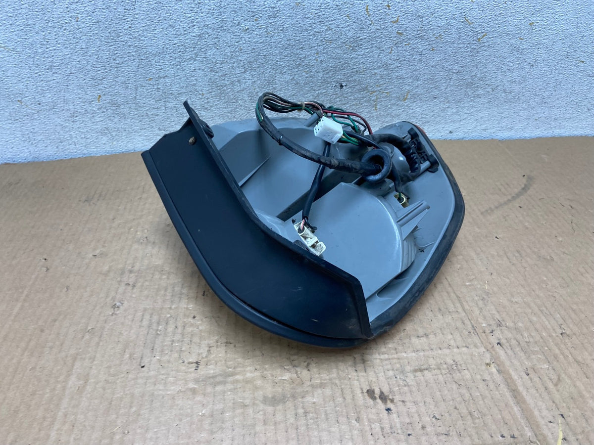 2001 2002 2003 2004 Hyundai Santa Fe Right Passenger Rh Tail Light AI7911 LK4