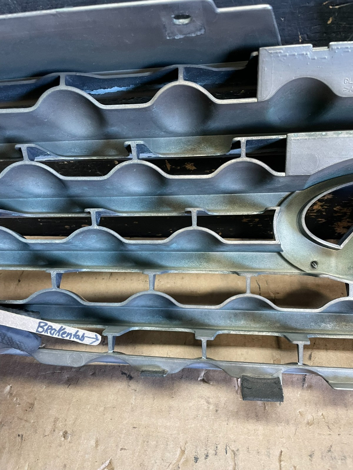 2003 2004 2005 Infiniti FX35 Grill Grille W/ Emblem Oem Y9701 DG8