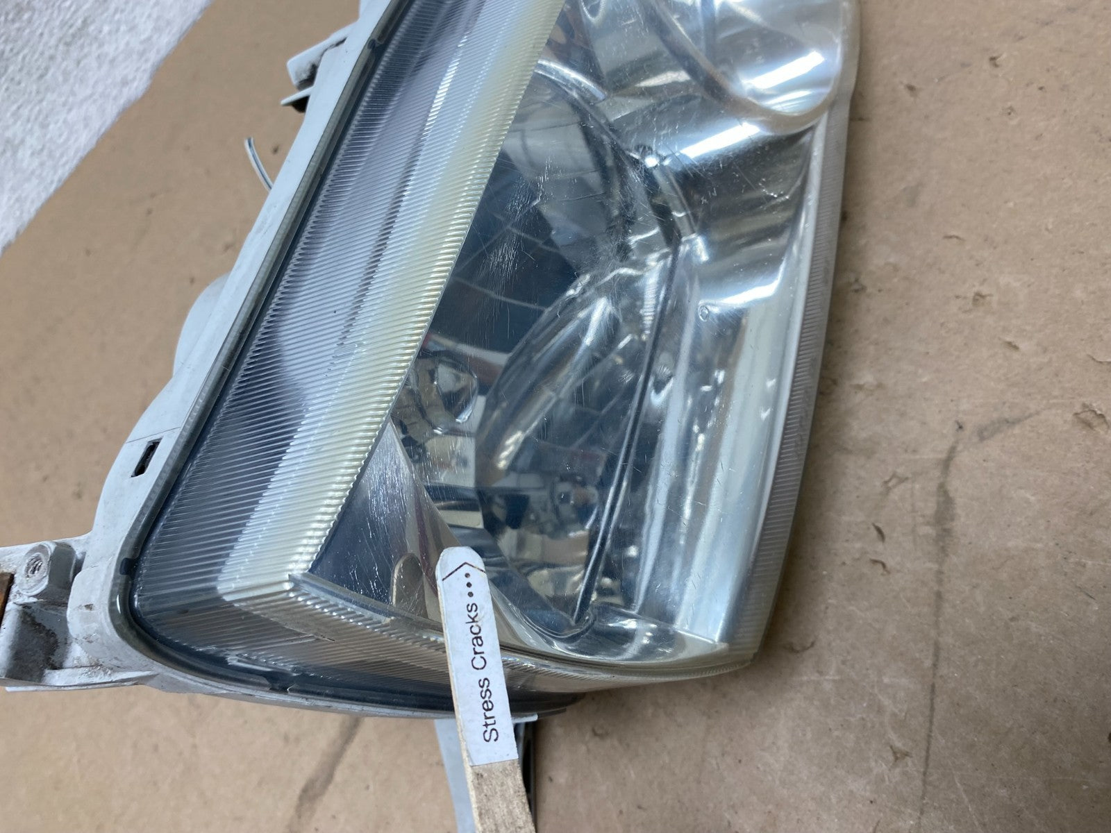 2001 2002 Toyota Corolla Right Passenger RH Side Halogen Headlight AG4089 DW4