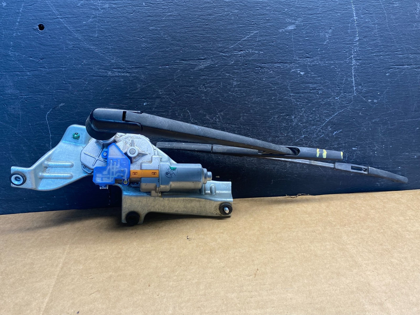 2010 to 2013 Subaru Forester Rear Windshield Washer Wiper Motor AD74720