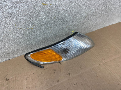 1999-2001 Toyota Solara Right Passenger RH Front Turn Park Signal Y2673 DW2