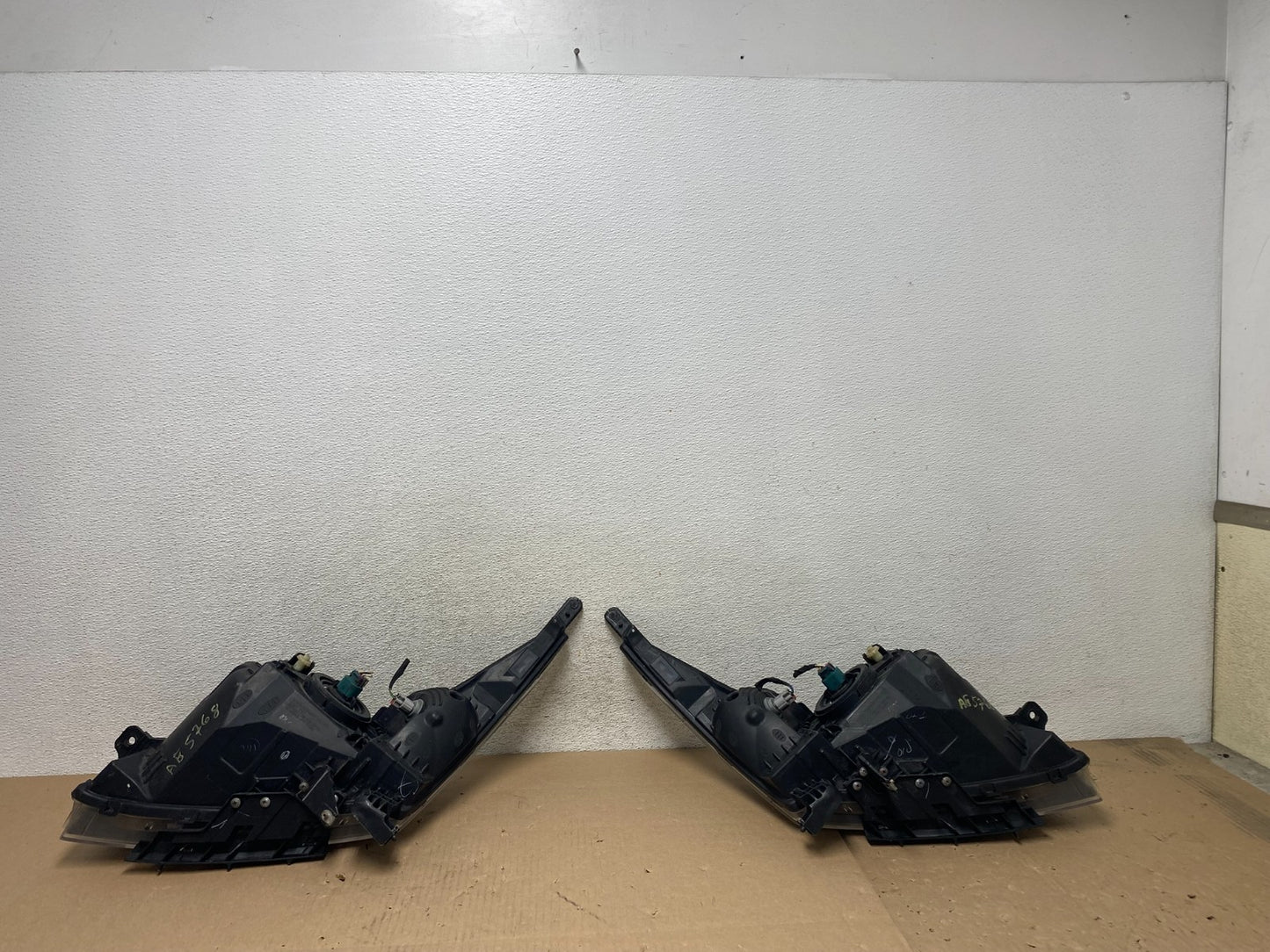 2011 to 2015 Chevrolet Cruze Halogen Left+Right Set Headlights AG5768 DW9