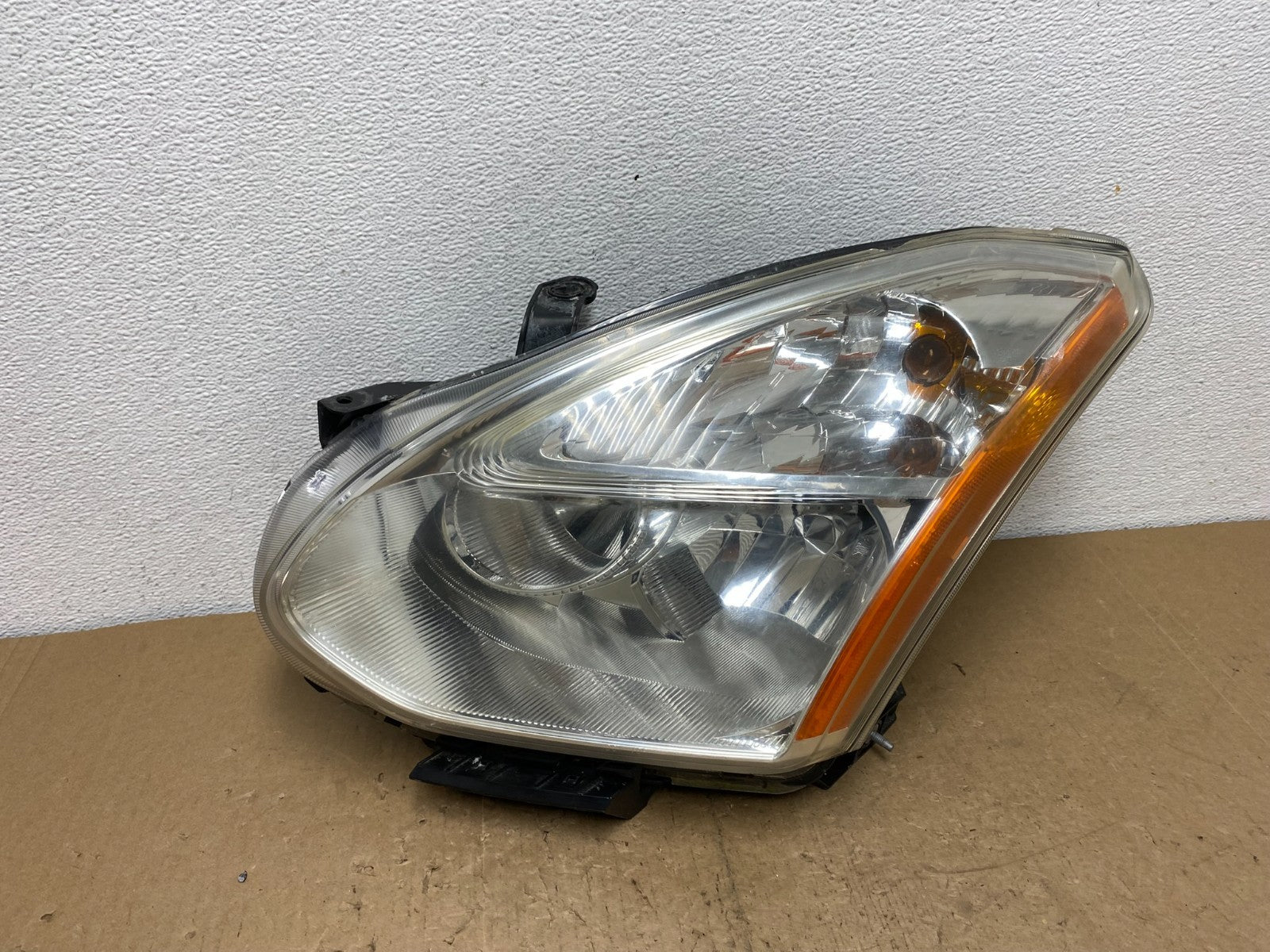 2008 to 2013 Nissan Rogue HID Xenon Headlight Left Driver Lh Side AC6012 DW0