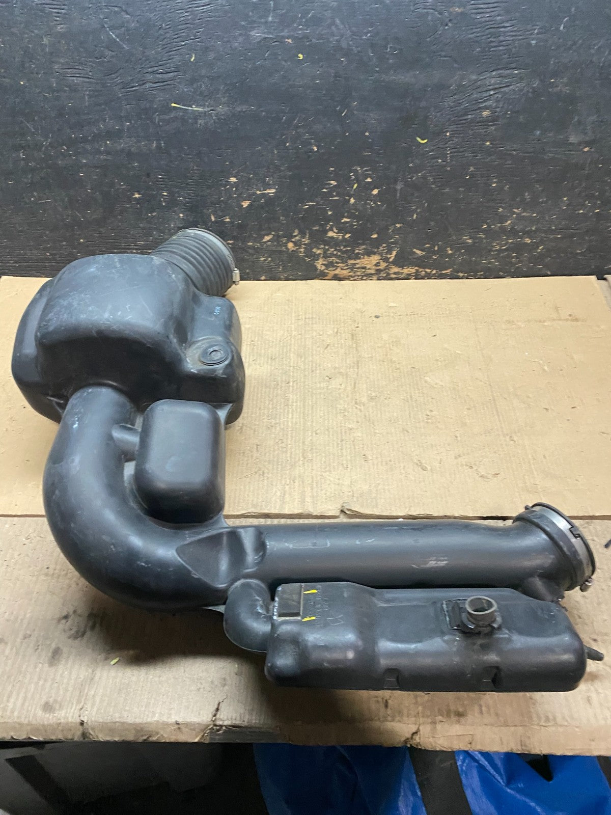 2011 - 2013 Dodge Durango 3.6L Resonator Air Intake Tube OEM  X3130 DG4