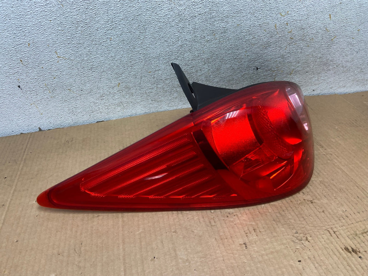 2007 - 2012 Nissan Versa Hatchback Left Driver Side Lh Tail Light AI6983 LK2