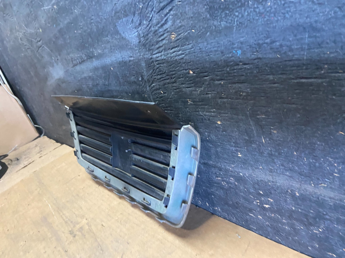 2004 2005 2006 Saturn Vue Front Upper Grille Grill Oem R0256 DG6