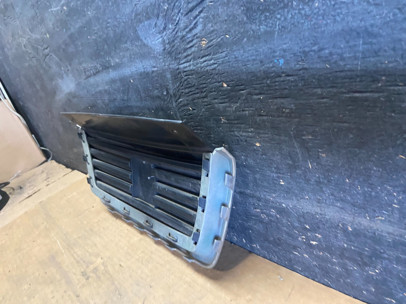 2004 2005 2006 Saturn Vue Front Upper Grille Grill Oem R0256 DG6