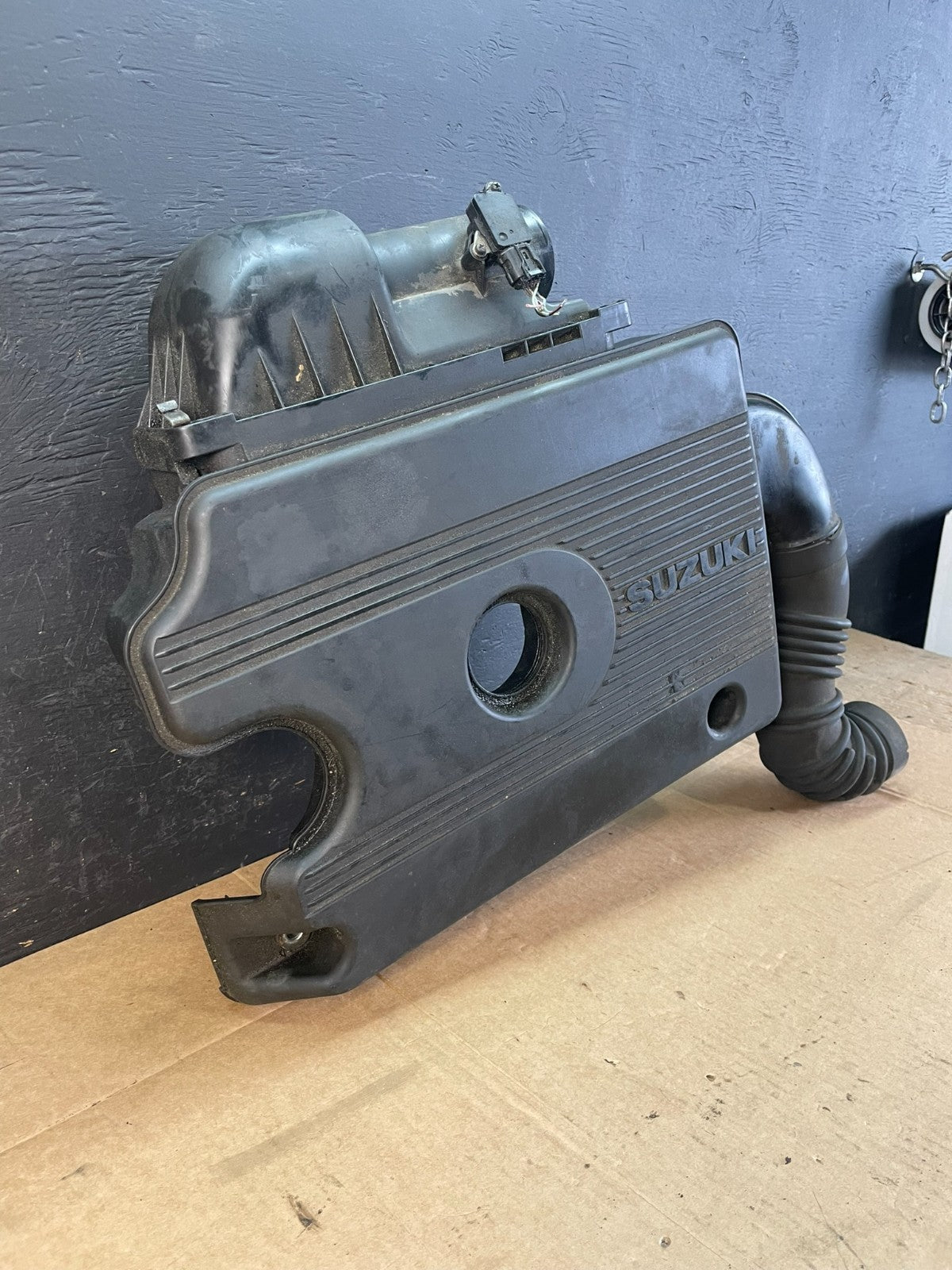 2007-2009 Suzuki SX4 2.0 Air Cleaner Intake Filter Box w/ MAF Sensor AC5112 DG2