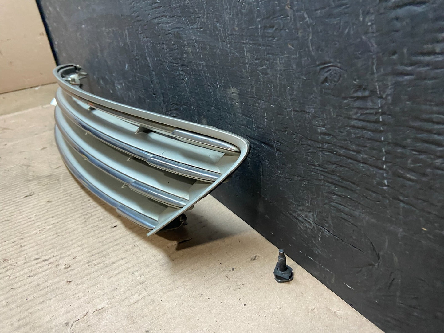 2004 Lexus ES330 Front Upper Grill Grille E4721 OEM DG11