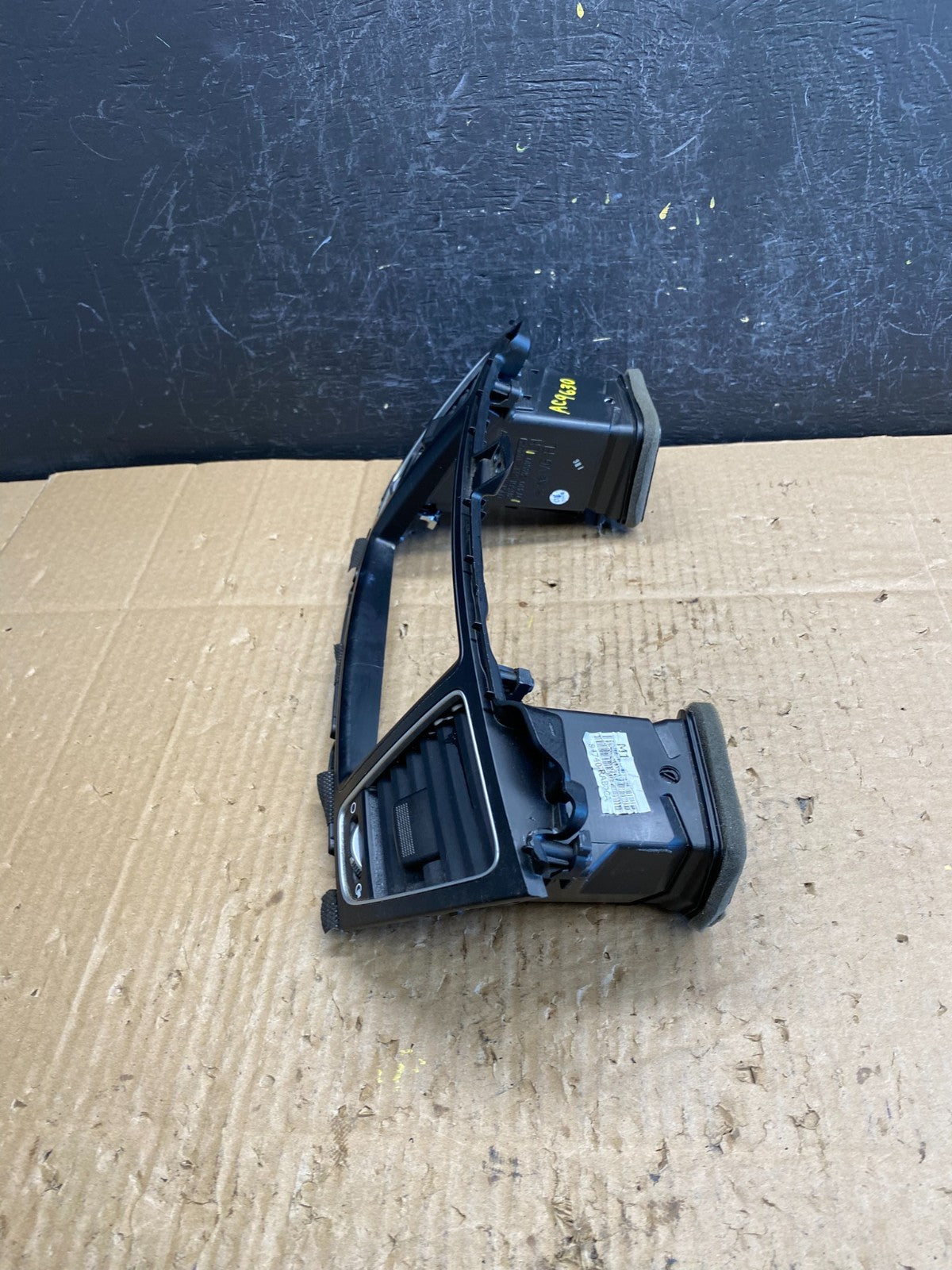 2014 2015 2016 Kia Cadenza Front Center Console Radio Bezel Air Vent AC9630 DG2