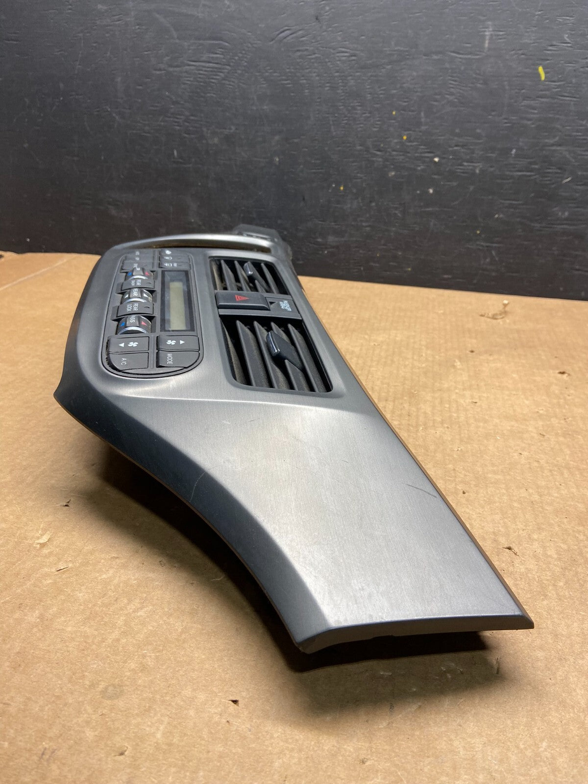 2005 to 2010 Honda Odyssey  Radio Climate Control Dash Trim Bezel H7597 DG12