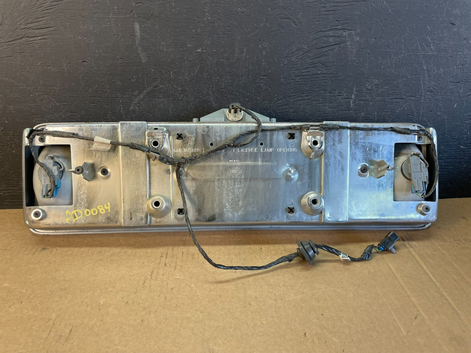 1994-1999 Cadillac DeVille Rear Trunk BackUp License Plate Light Panel AD0084 DG3