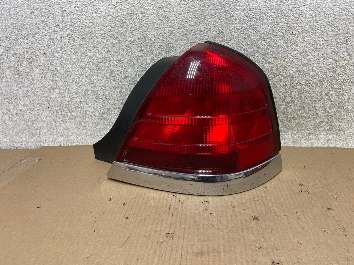 1998-2003 Ford Crown Victoria Right Passenger Rh Side Tail Light AH5892 LK0