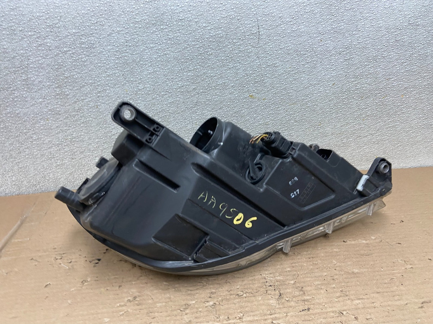 2009 to 2011 Volkswagen Tiguan Left Driver LH Halogen Headlight Oem AA9506 DW6