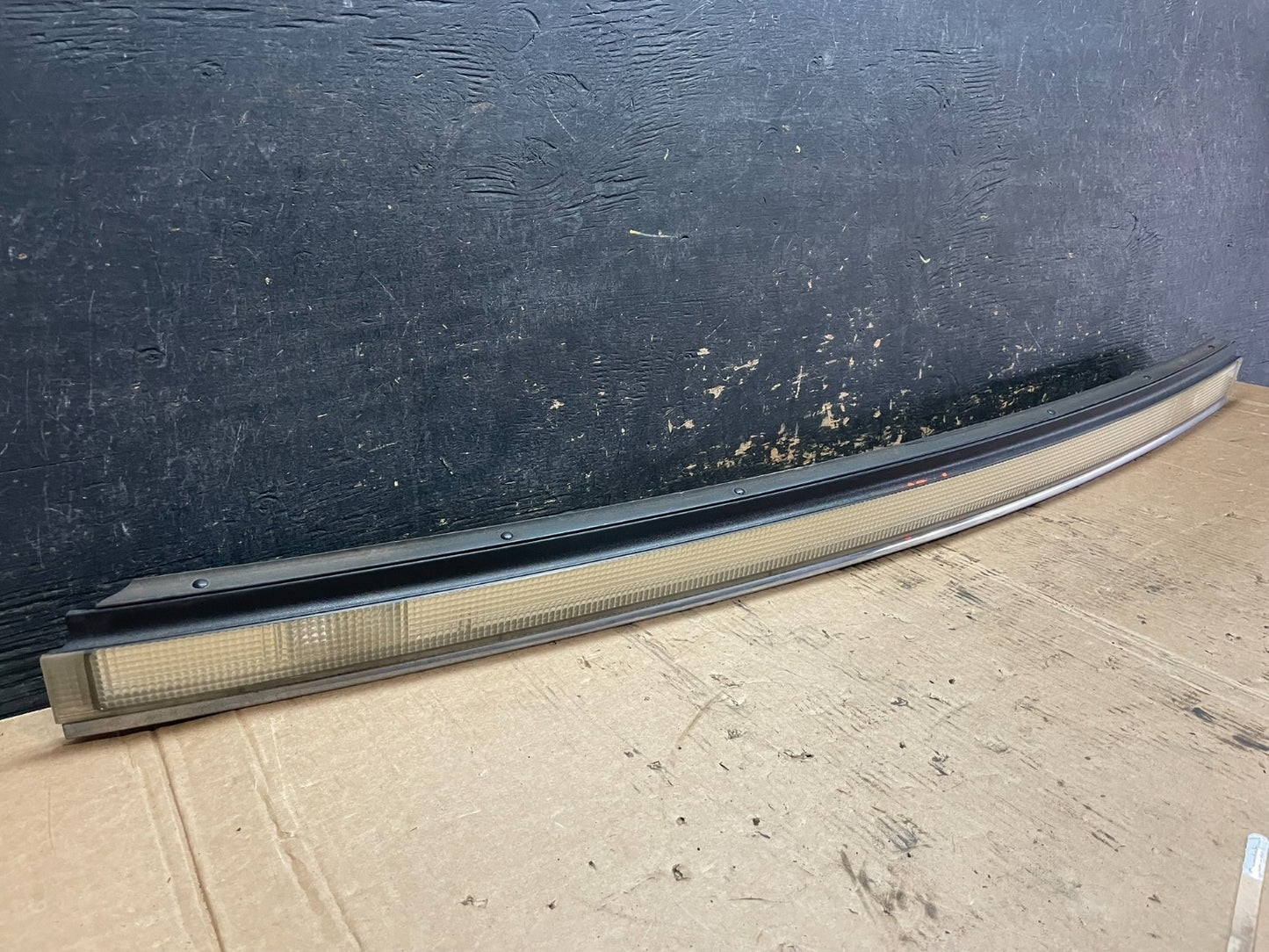 1991 - 1993 Oldsmobile 98 Ninety Eight Center Trunk Tail Light Z5835 DG2