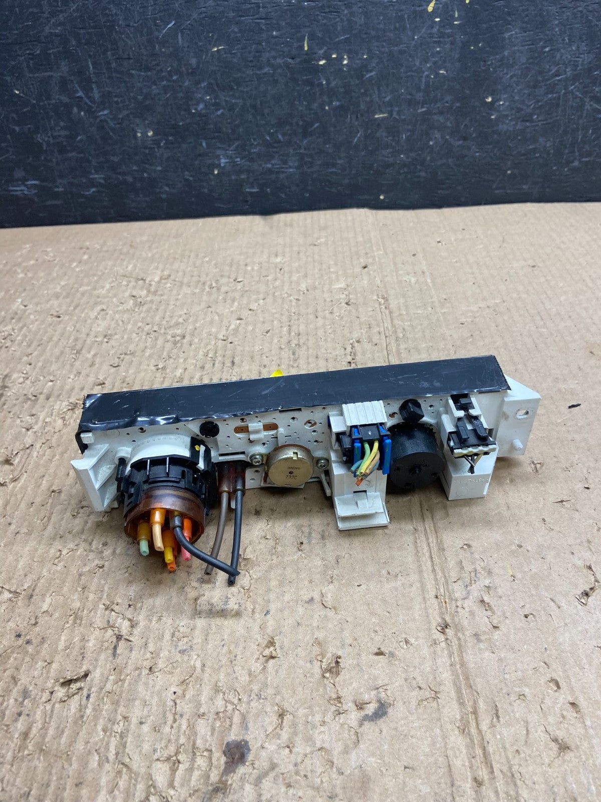 2001 - 2007 GMC Chevrolet Express 1500 Climate Control A/C AF1670 DG3