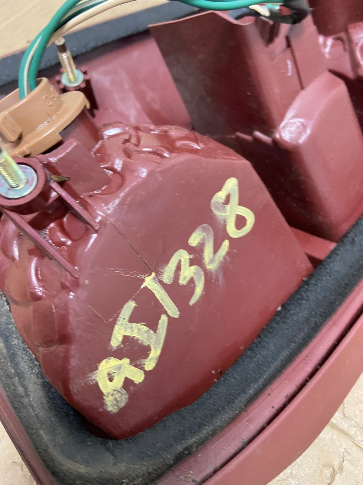 2004 2005 Toyota RAV4 Left Driver LH Side Tail Light AI1328 LK7