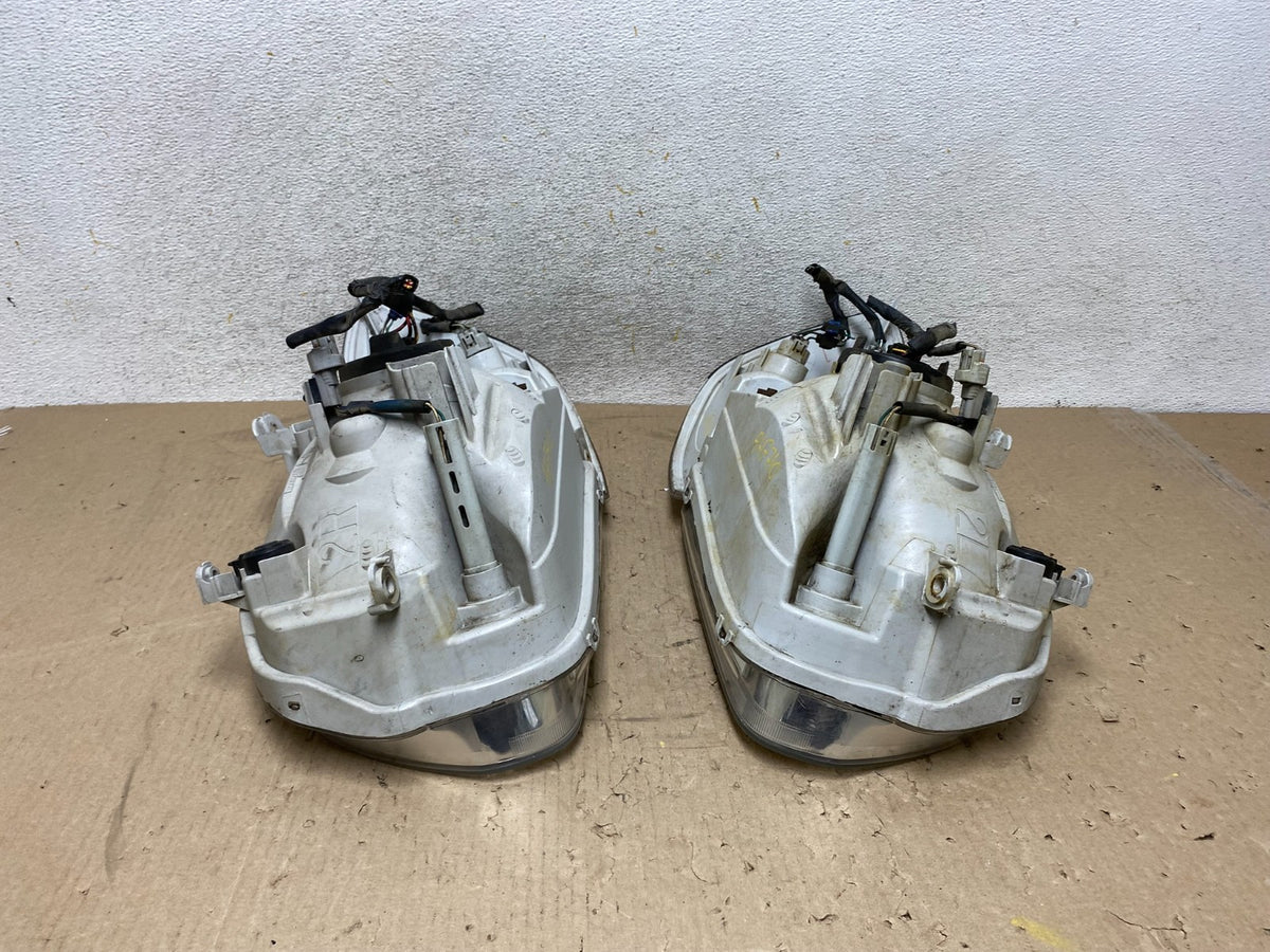 2005-2007 Toyota Sequoia Left+Right Side Halogen Headlights DEPO AH7710 DG9