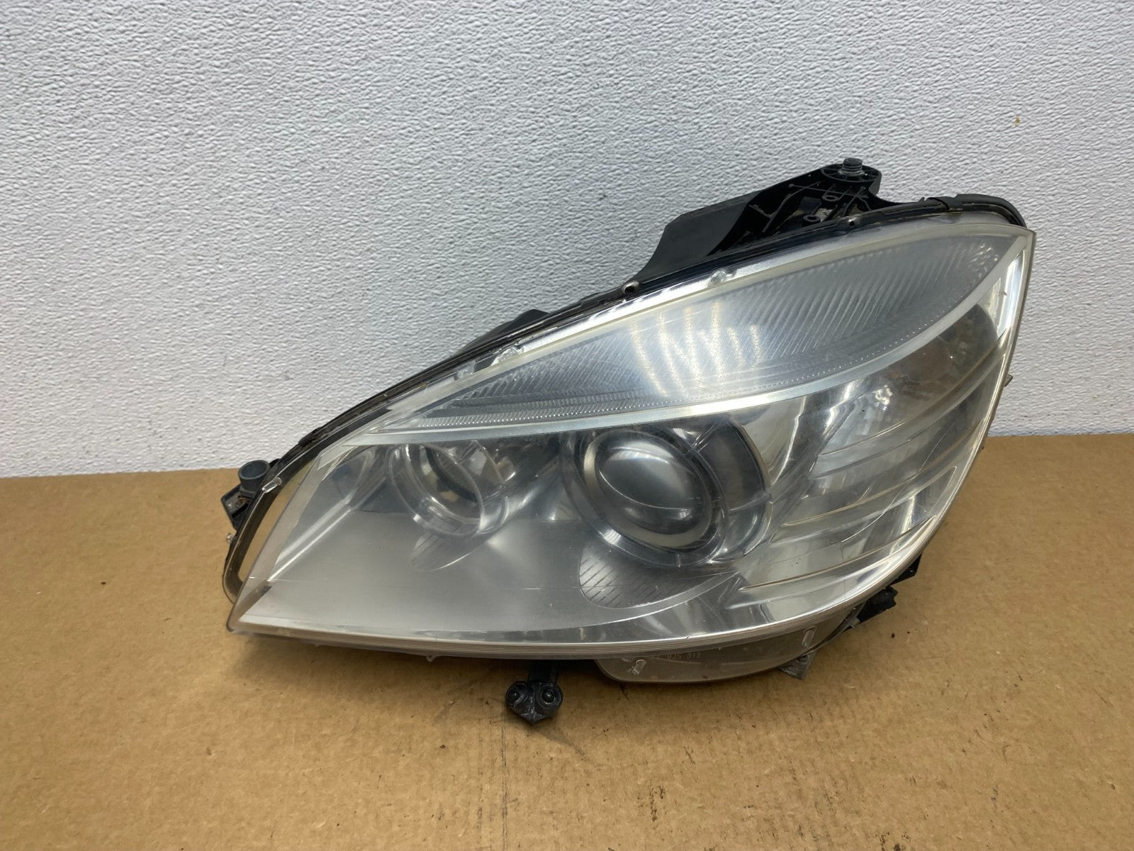 2008-2011 Mercedes C-Class C350 C300 Left Driver Xenon Headlight AC1790 DW0